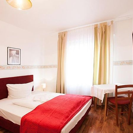 Pension Jasmin Pforzheim Bagian luar foto