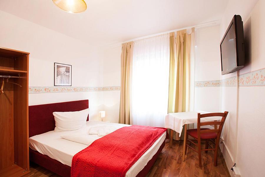 Pension Jasmin Pforzheim Bagian luar foto