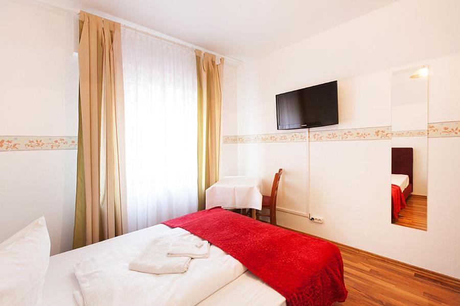 Pension Jasmin Pforzheim Bagian luar foto