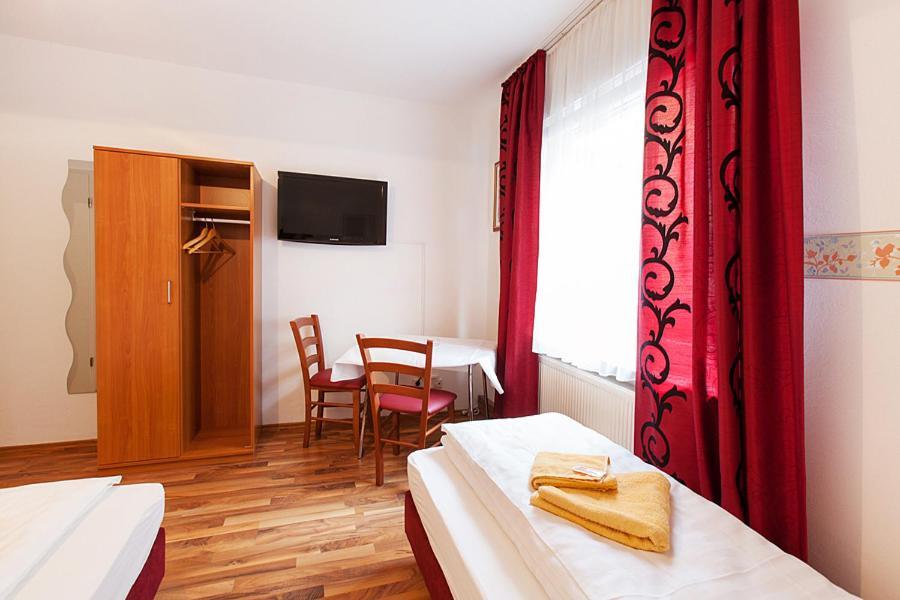 Pension Jasmin Pforzheim Bagian luar foto