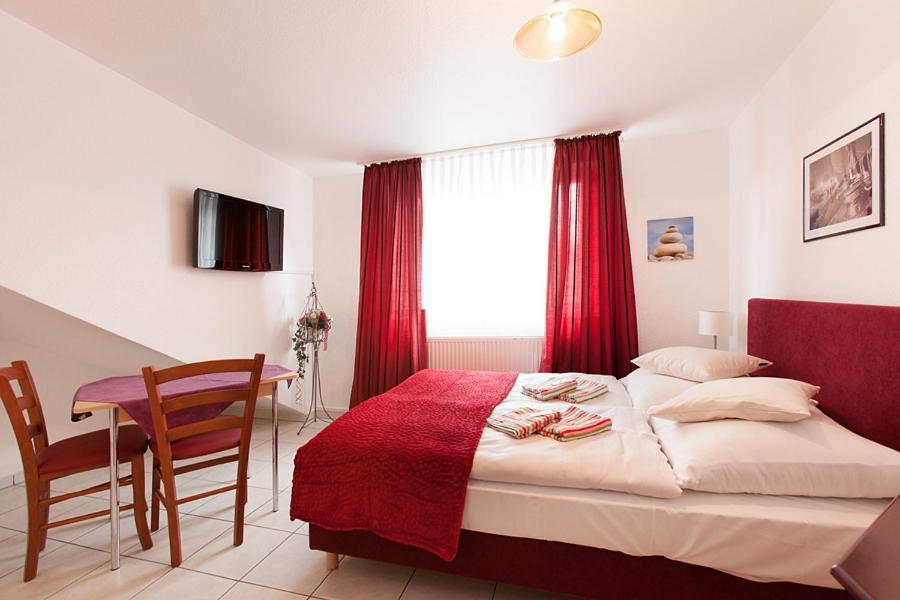 Pension Jasmin Pforzheim Bagian luar foto
